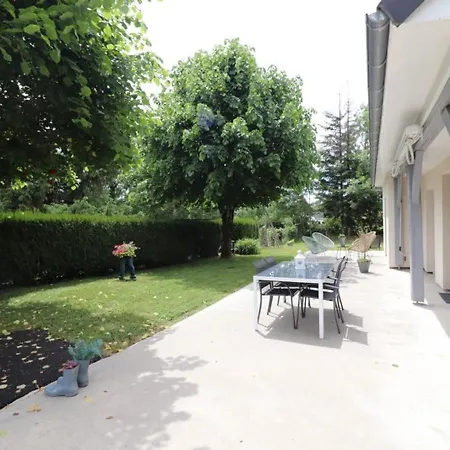 Feriehus Maison De Plain-pied Avec Grand Jardin, Terrasse, Proche De Salers Et Sites De Randonnee D'auvergne - Fr-1-742-201