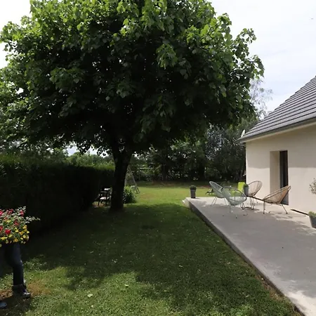 Maison De Plain-pied Avec Grand Jardin, Terrasse, Proche De Salers Et Sites De Randonnee D'auvergne - Fr-1-742-201 *