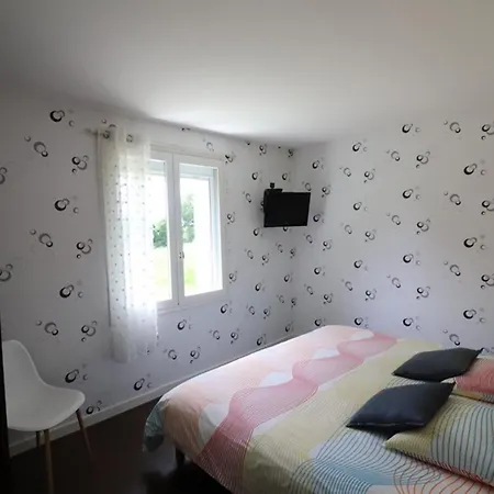 Maison De Plain-pied Avec Grand Jardin, Terrasse, Proche De Salers Et Sites De Randonnee D'auvergne - Fr-1-742-201 Feriehus